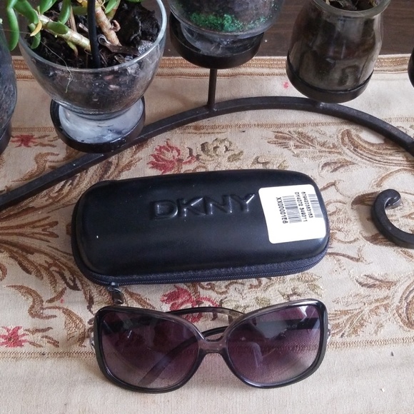 Steve Madden Sunglasses main image 4